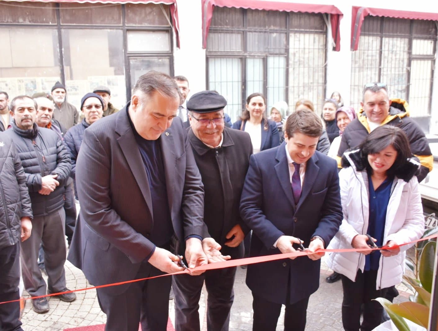 BELEDİYE BAŞKANIMIZ SAYIN ERTUNÇ GÜNGÖR CAFE AÇILIŞINA KATILDI
