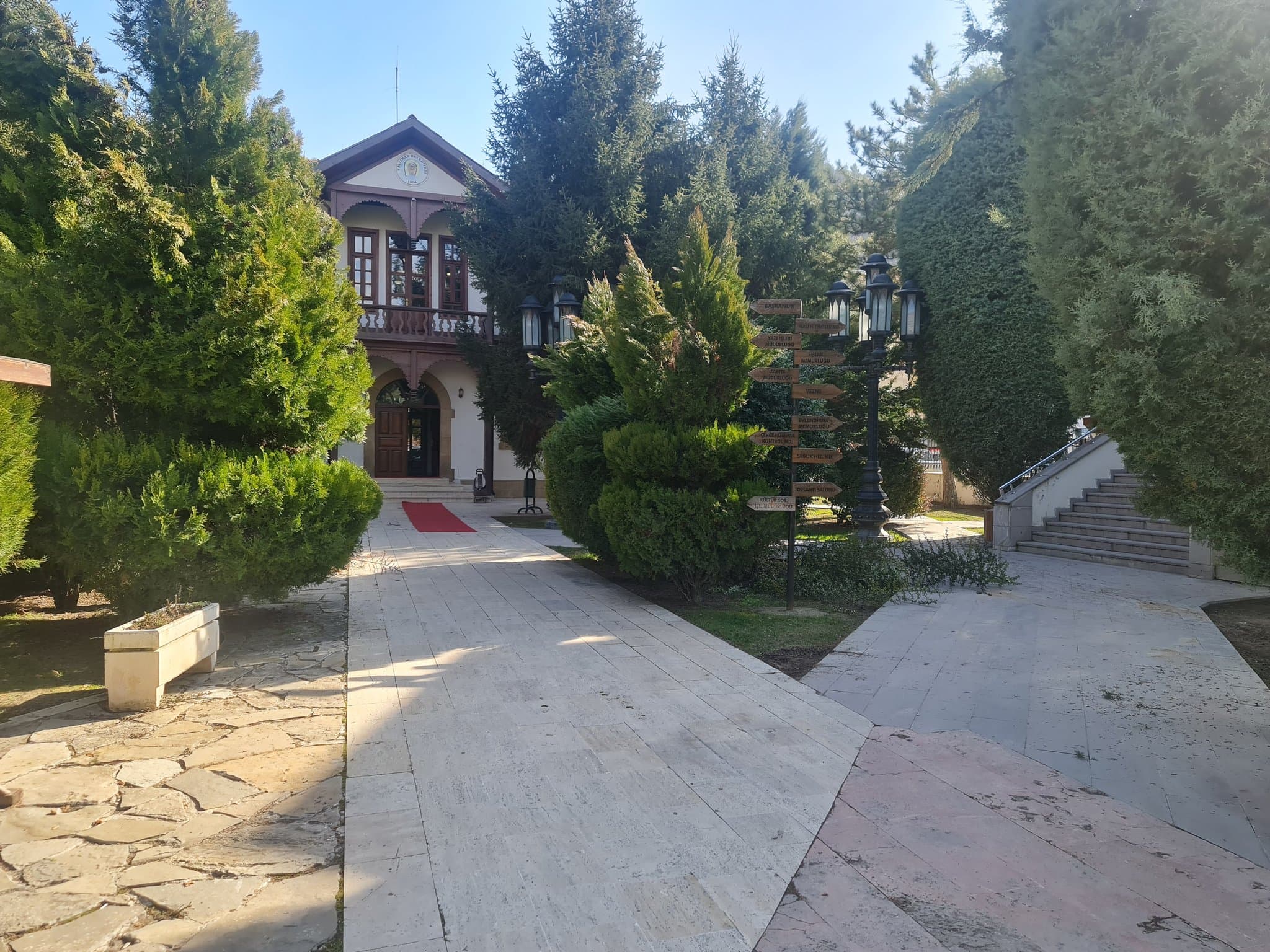 BELEDİYEMİZ HİZMET BİNASI İÇERİSİNDE BAHARA HAZIRLIK ÇALIŞMALARI SÜRÜYOR