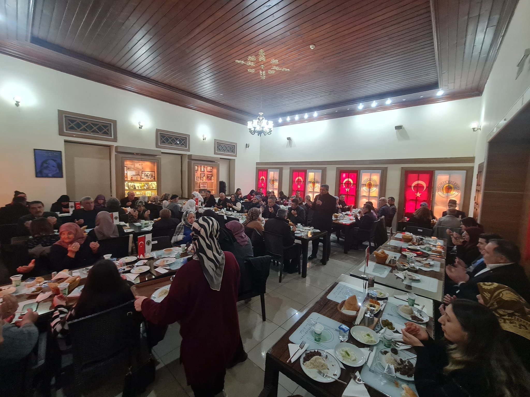 BELEDİYE BAŞKANIMIZ SAYIN ERTUNÇ GÜNGÖR, BELEDİYEMİZCE DÜZENLENEN İFTAR PROGRAMINDA ŞEHİT AİLELERİMİZ VE GAZİLERİMİZLE BİR ARAYA GELDİ