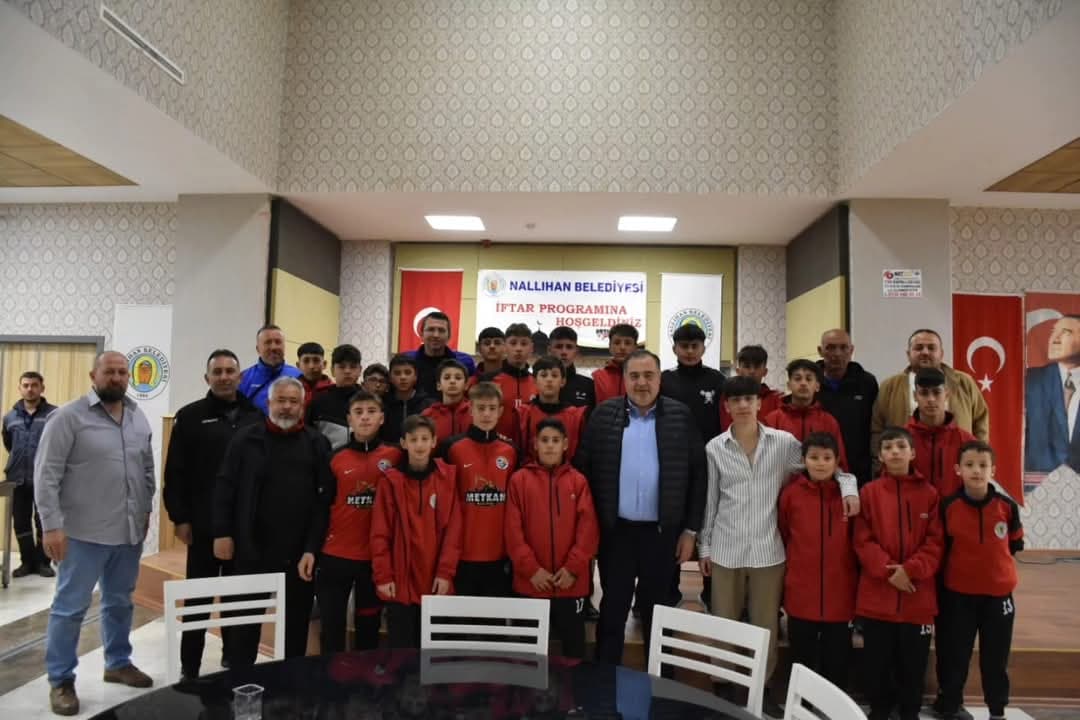 NALLIHAN BELEDİYE BAŞKANIMIZ SAYIN ERTUNÇ GÜNGÖR İLÇEMİZDEKİ SPORCULARLA İFTAR AÇTI
