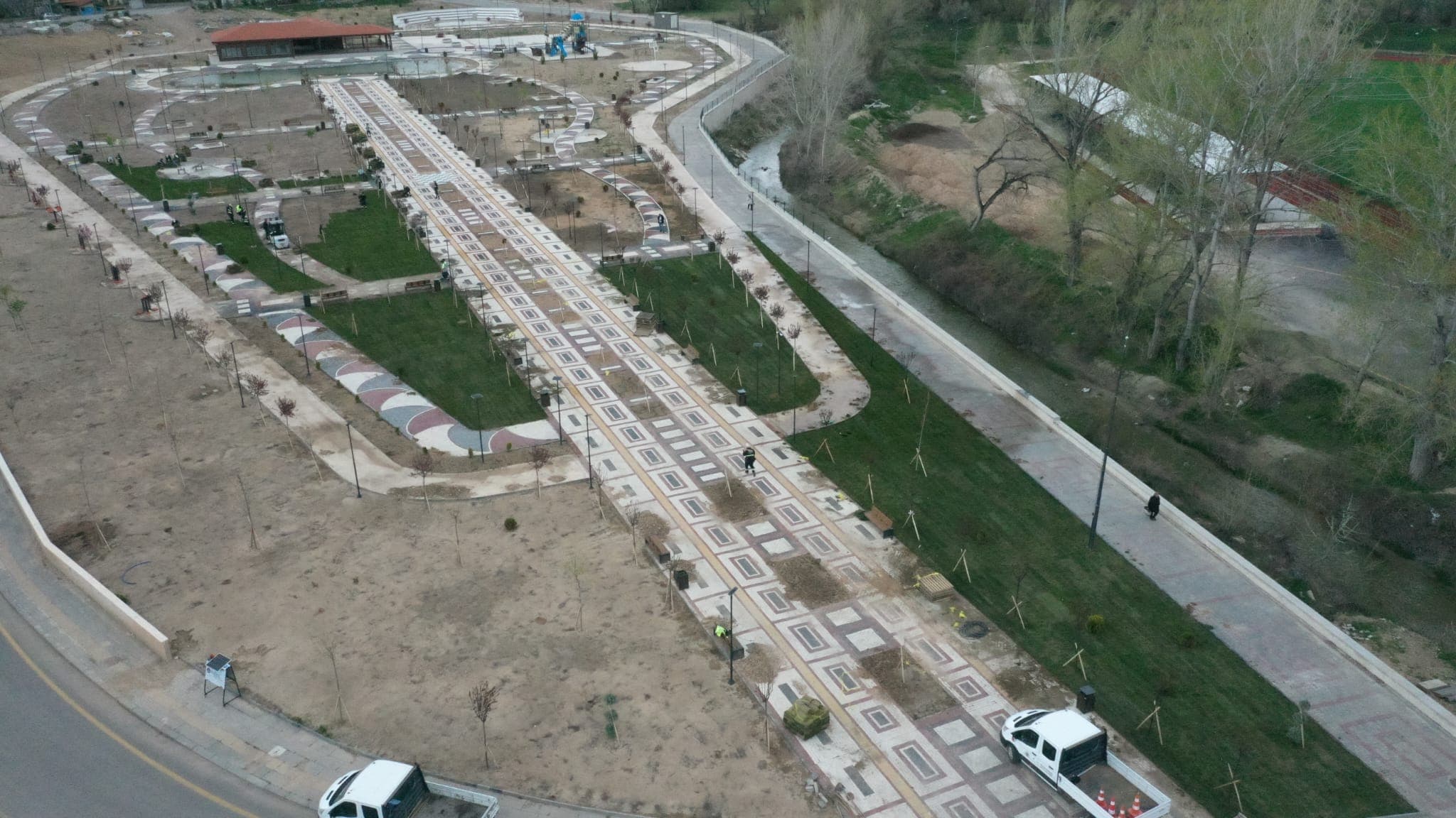 MİLLET BAHÇESİNDE YEŞİLLENDİRME ÇALIŞMALARIMIZ SÜRÜYOR