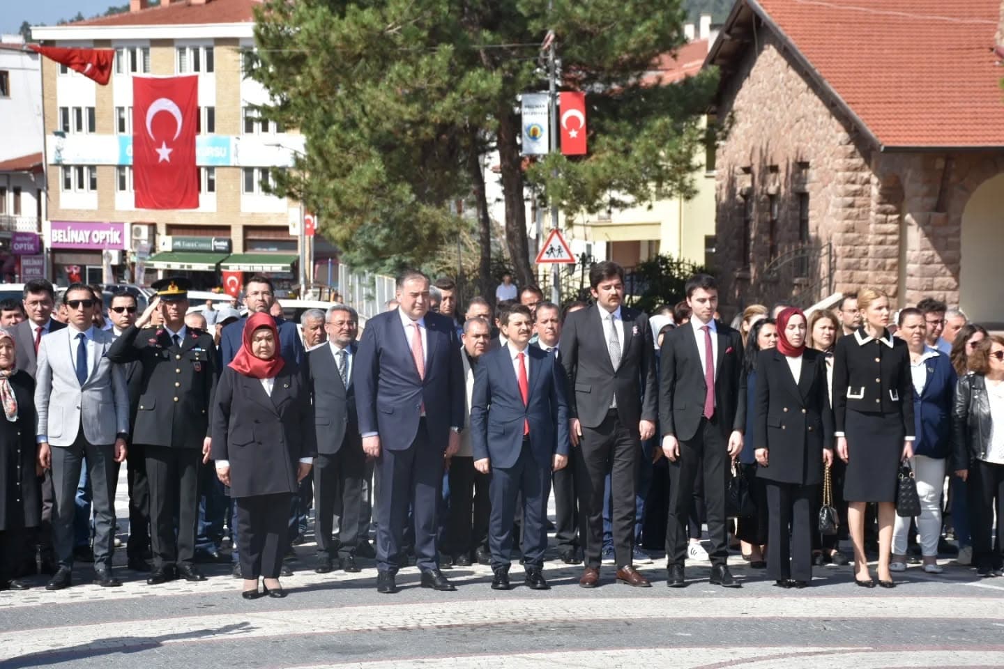 BELEDİYE BAŞKANIMIZ SAYIN ERTUNÇ GÜNGÖR 23 NİSAN ULUSAL EGEMENLİK VE ÇOCUK BAYRAMI MÜNASEBETİYLE DÜZENLENEN ÇELENK SUNMA TÖRENİ'NE KATILDI