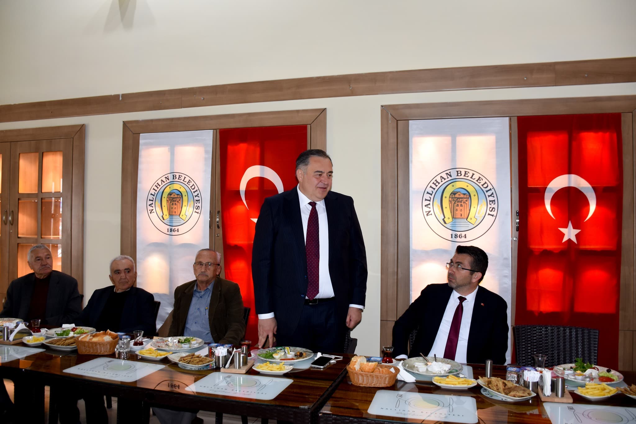 Belediye Başkanımız Sayın Ertunç Güngör ilçemizdeki emekli öğretmenlerimizle kahvaltı programında buluştu